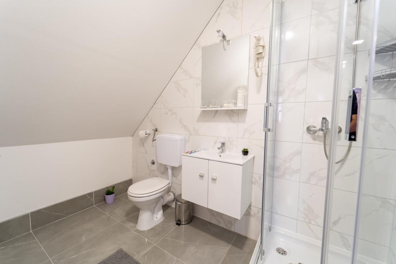 Rooms & Apartment Milan Saborsko Zewnętrze zdjęcie